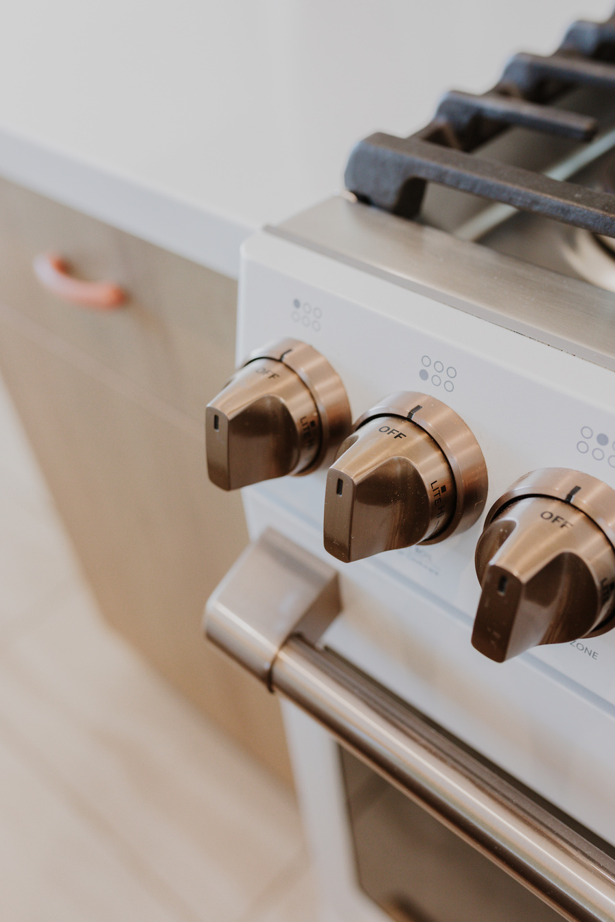 Modern Apartment Kitchen Stove Knobs